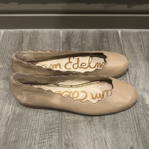 Sam Edelman Beige Scalloped Flats size 7 1/2 - Picture 2 of 9
